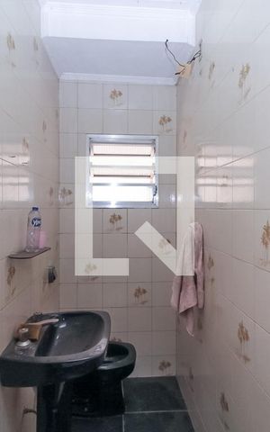 Casa à venda com 300m², 3 quartos e 3 vagas Casa à venda com 300m², 3 quartos e 3 vagasBanheiro 2