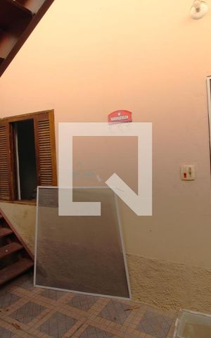 Casa à venda com 160m², 3 quartos e 3 vagasEscada