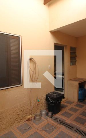 Casa à venda com 160m², 3 quartos e 3 vagasFundos da casa