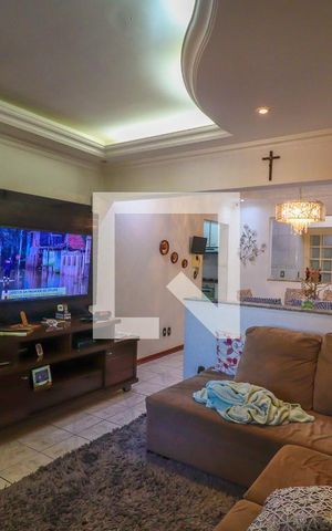 Casa à venda com 229m², 5 quartos e 3 vagas Casa à venda com 229m², 5 quartos e 3 vagasSala