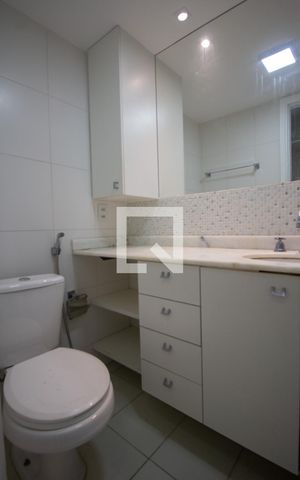 Apartamento à venda com 77m², 2 quartos e 1 vaga Apartamento à venda com 77m², 2 quartos e 1 vagaBanheiro da Suíte