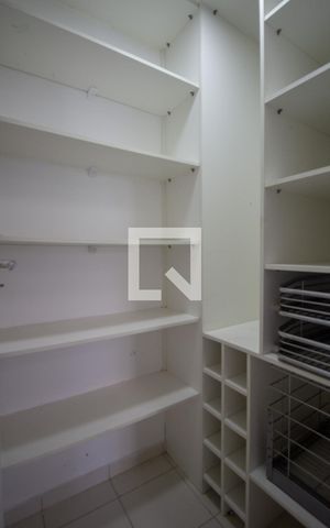 Apartamento à venda com 77m², 2 quartos e 1 vaga Apartamento à venda com 77m², 2 quartos e 1 vagaDespensa