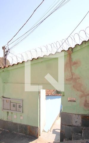 Casa para alugar com 102m², 3 quartos e sem vagaFachada