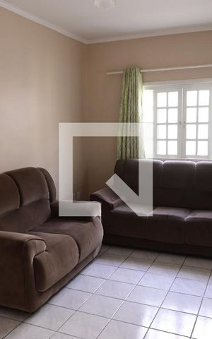 Casa para alugar com 150m², 4 quartos e 5 vagasSala