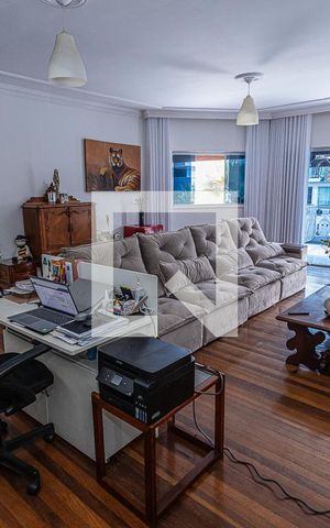 Casa à venda com 591m², 4 quartos e 3 vagasSala / 2º Andar
