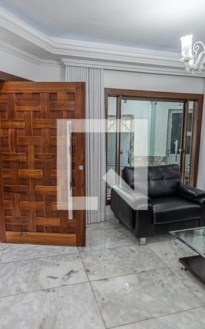 Casa à venda com 591m², 4 quartos e 3 vagasSala