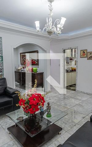 Casa à venda com 591m², 4 quartos e 3 vagasSala