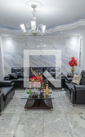 Casa à venda com 591m², 4 quartos e 3 vagasSala