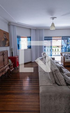 Casa à venda com 591m², 4 quartos e 3 vagasSala / 2º Andar
