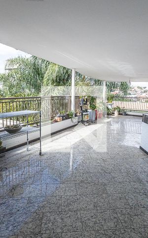 Casa à venda com 591m², 4 quartos e 3 vagasÁrea de serviço / 3º andar