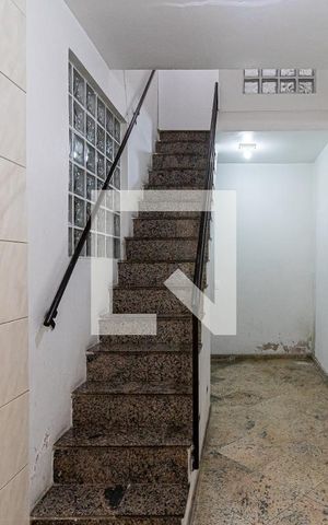 Casa à venda com 150m², 4 quartos e 3 vagasEscadas