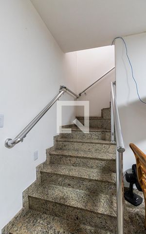 Casa à venda com 150m², 4 quartos e 3 vagasSala - Escadas
