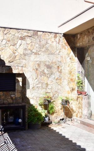 Casa à venda com 533m², 4 quartos e 4 vagasFachada