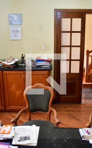Casa à venda com 533m², 4 quartos e 4 vagasEscritório
