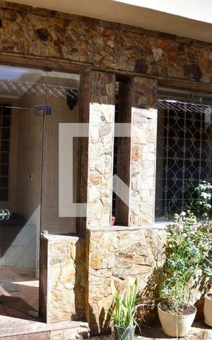 Casa à venda com 533m², 4 quartos e 4 vagasFachada
