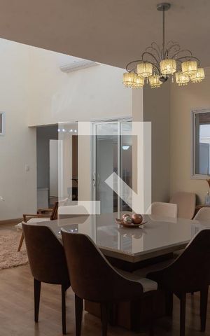 Casa de condomínio à venda com 255m², 3 quartos e 4 vagas Casa de condomínio à venda com 255m², 3 quartos e 4 vagasSala
