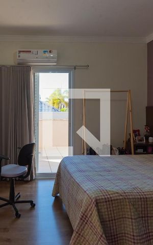 Casa de condomínio à venda com 255m², 3 quartos e 4 vagas Casa de condomínio à venda com 255m², 3 quartos e 4 vagasSuíte 2