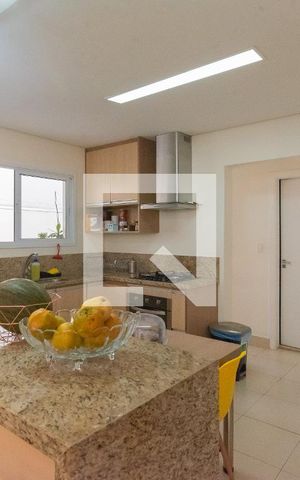 Casa de condomínio à venda com 255m², 3 quartos e 4 vagas Casa de condomínio à venda com 255m², 3 quartos e 4 vagasCozinha