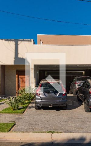 Casa de condomínio à venda com 255m², 3 quartos e 4 vagas Casa de condomínio à venda com 255m², 3 quartos e 4 vagasFachada