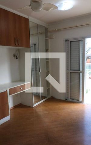 Casa à venda com 190m², 4 quartos e 2 vagas Casa à venda com 190m², 4 quartos e 2 vagasSuíte
