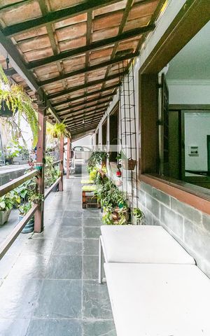 Casa à venda com 724m², 8 quartos e 2 vagas Casa à venda com 724m², 8 quartos e 2 vagasVaranda - Casa 1