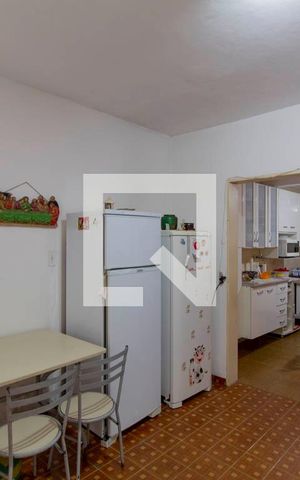 Casa à venda com 252m², 6 quartos e 3 vagas Casa à venda com 252m², 6 quartos e 3 vagasCasa 1 Cozinha