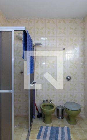 Casa à venda com 295m², 4 quartos e 4 vagas Casa à venda com 295m², 4 quartos e 4 vagasBanheiro da Suíte 1