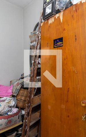 Casa à venda com 295m², 4 quartos e 4 vagas Casa à venda com 295m², 4 quartos e 4 vagasQuarto de Serviço