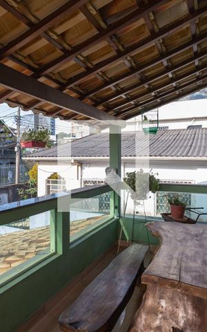 Casa à venda com 223m², 3 quartos e 2 vagas Casa à venda com 223m², 3 quartos e 2 vagasVaranda
