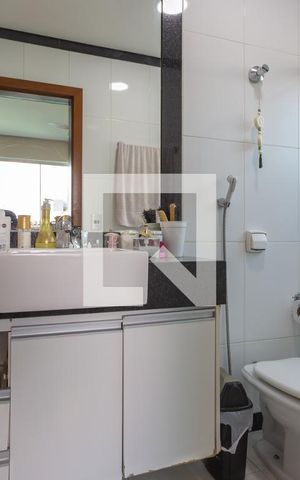 Casa à venda com 223m², 3 quartos e 2 vagas Casa à venda com 223m², 3 quartos e 2 vagasBanheiro da Suíte