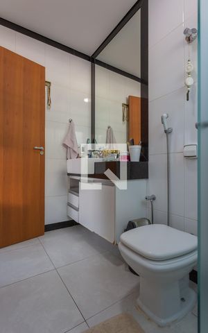 Casa à venda com 223m², 3 quartos e 2 vagas Casa à venda com 223m², 3 quartos e 2 vagasBanheiro da Suíte