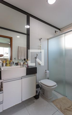 Casa à venda com 223m², 3 quartos e 2 vagas Casa à venda com 223m², 3 quartos e 2 vagasBanheiro da Suíte