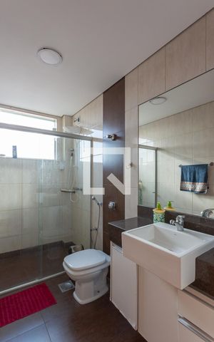 Casa à venda com 223m², 3 quartos e 2 vagas Casa à venda com 223m², 3 quartos e 2 vagasBanheiro