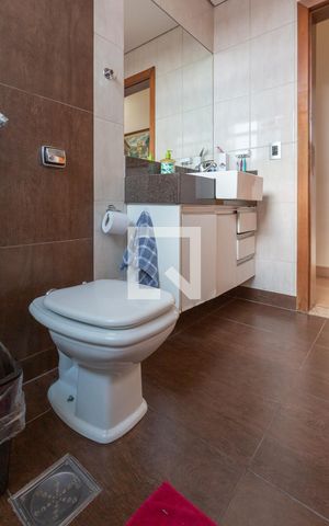 Casa à venda com 223m², 3 quartos e 2 vagas Casa à venda com 223m², 3 quartos e 2 vagasBanheiro