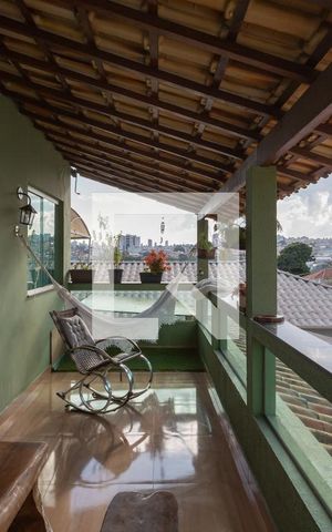Casa à venda com 223m², 3 quartos e 2 vagas Casa à venda com 223m², 3 quartos e 2 vagasVaranda