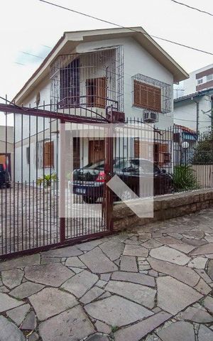 Casa à venda com 220m², 3 quartos e 4 vagas