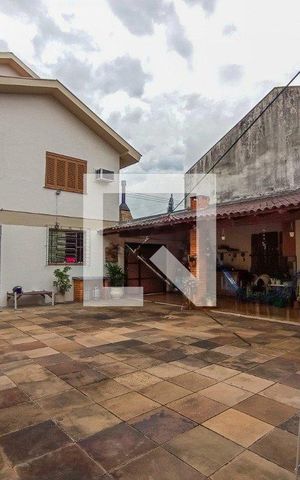 Casa à venda com 220m², 3 quartos e 4 vagas