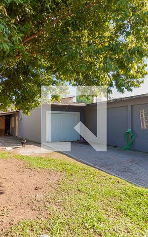 Casa à venda com 100m², 6 quartos e 3 vagas Casa à venda com 100m², 6 quartos e 3 vagasÁrea externa