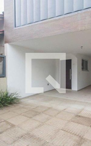 Casa à venda com 220m², 3 quartos e 2 vagas