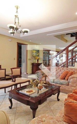 Casa à venda com 381m², 4 quartos e 4 vagas