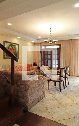 Casa à venda com 381m², 4 quartos e 4 vagas