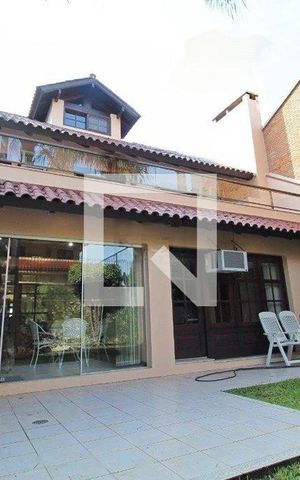 Casa à venda com 381m², 4 quartos e 4 vagas