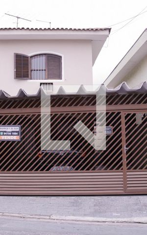Casa à venda com 135m², 3 quartos e 2 vagas Casa à venda com 135m², 3 quartos e 2 vagasFachada