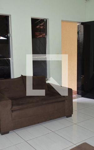 Casa à venda com 83m², 2 quartos e 2 vagasSala