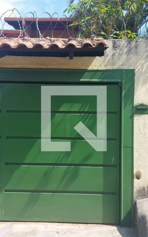 Casa à venda com 83m², 2 quartos e 2 vagas Casa à venda com 83m², 2 quartos e 2 vagasFachada