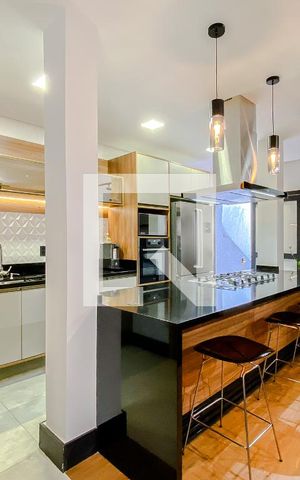 Casa à venda com 225m², 3 quartos e 2 vagasCozinha