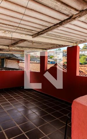 Casa à venda com 350m², 3 quartos e sem vaga Casa à venda com 350m², 3 quartos e sem vagaVaranda