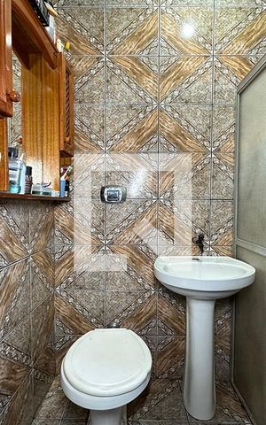 Casa à venda com 150m², 4 quartos e 3 vagasBanheiro 1
