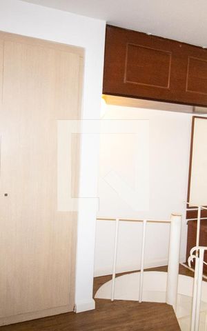 Studio para alugar com 52m², 1 quarto e 1 vaga Studio para alugar com 52m², 1 quarto e 1 vagaPiso superior- quarto - escada caracol, armários, espelho