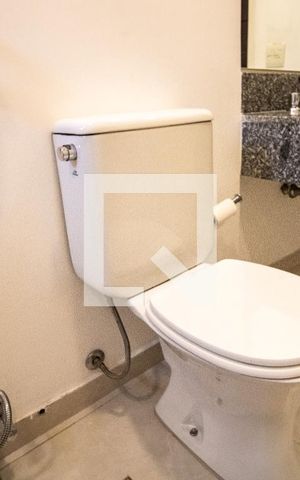 Studio para alugar com 52m², 1 quarto e 1 vaga Studio para alugar com 52m², 1 quarto e 1 vagaBanheiro- louça sanitária